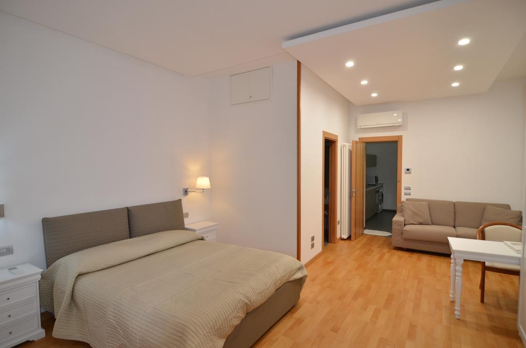 La Strada Parlata Hotel Napoli Bagian luar foto