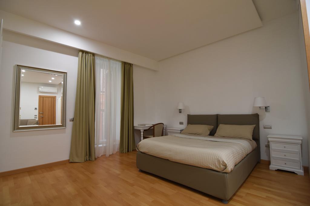 La Strada Parlata Hotel Napoli Bagian luar foto