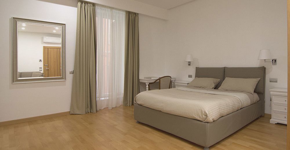 La Strada Parlata Hotel Napoli Bagian luar foto